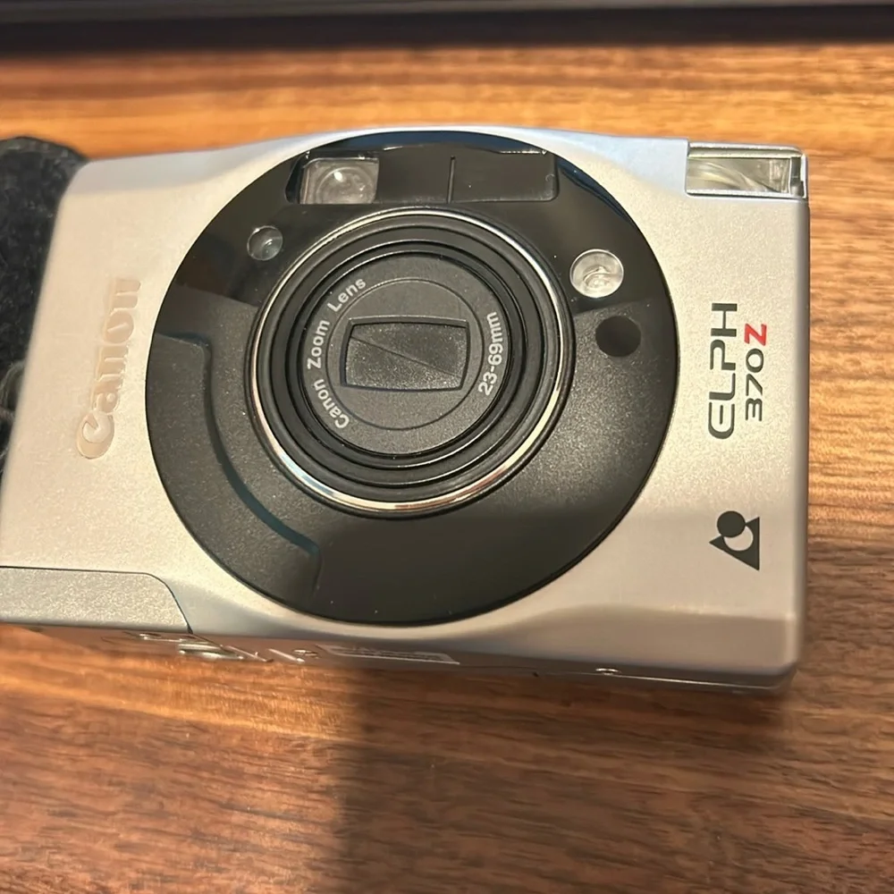 Canon Elph 370Z Film Camera Silver with case